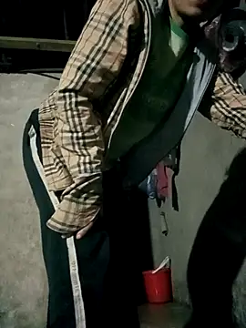 Snapshot of Andrea-688 chatting on December 15, 2025, 9:52 pm Andrea-688 online show from December 15, 2025, 9:52 pm