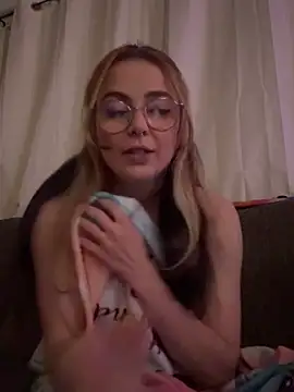 Snapshot of sugxrfox chatting on December 16, 2025, 6:29 am sugxrfox online show from December 16, 2025, 6:29 am