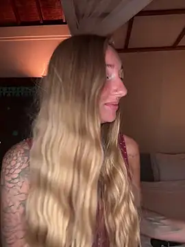 Snapshot of OpheliaRoxx chatting on December 20, 2025, 12:40 am OpheliaRoxx online show from December 20, 2025, 12:40 am