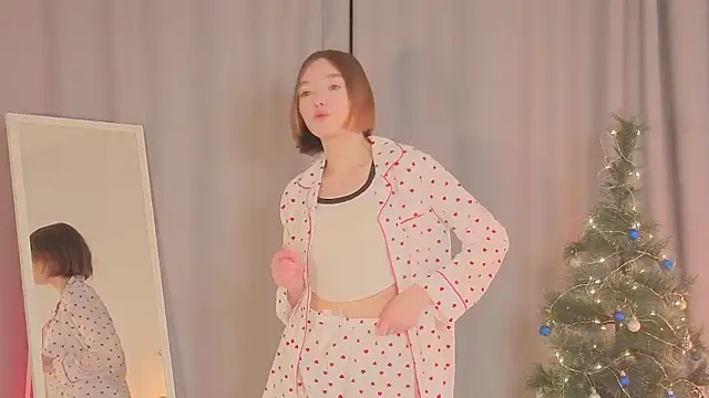 Snapshot of Leyla_crsh chatting on December 16, 2025, 6:18 am Leyla crsh online show from December 16, 2025, 6:18 am