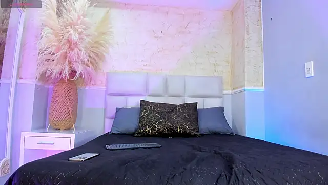 HileySweett online show from December 15, 2025, 2:43 pm