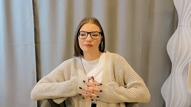 Snapshot of JeaneneWoltz chatting on December 16, 2025, 9:14 am JeaneneWoltz online show from December 16, 2025, 9:14 am