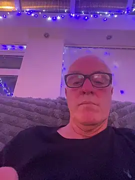 madgaz online show from December 15, 2025, 9:08 pm