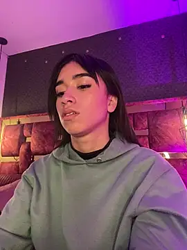 Snapshot of Emma_pinkk18 chatting on December 17, 2025, 8:04 pm Emma pinkk18 online show from December 17, 2025, 8:04 pm