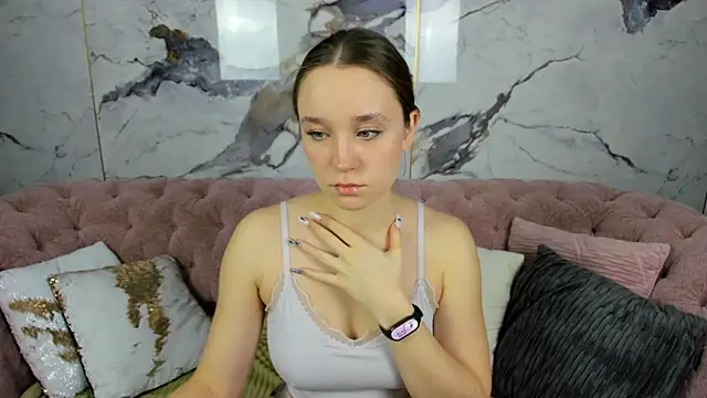 Snapshot of QuietlyCute chatting on December 20, 2025, 12:51 am QuietlyCute online show from December 20, 2025, 12:51 am