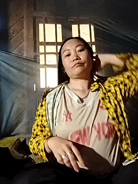 Snapshot of Sara03 chatting on December 18, 2025, 12:17 am Sara03 online show from December 18, 2025, 12:17 am