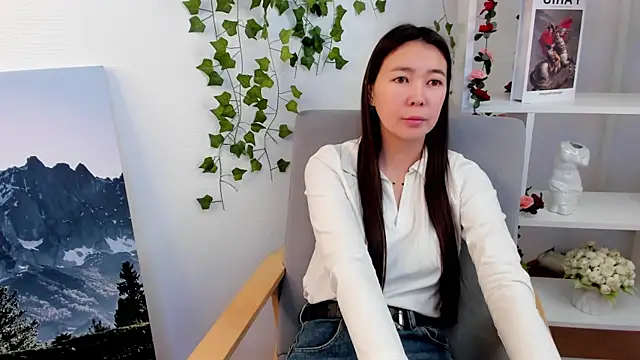 BettinaHuus online show from December 17, 2025, 5:46 am