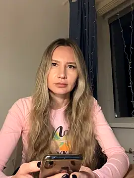 1Moonlight1 online show from December 20, 2025, 5:42 pm