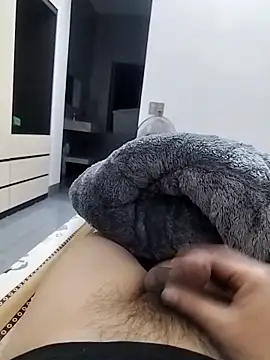 Snapshot of cocamam chatting on December 19, 2025, 7:43 pm cocamam online show from December 19, 2025, 7:43 pm