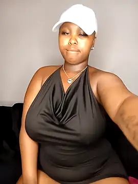 Snapshot of queen_serves chatting on December 18, 2025, 4:35 pm queen serves online show from December 18, 2025, 4:35 pm