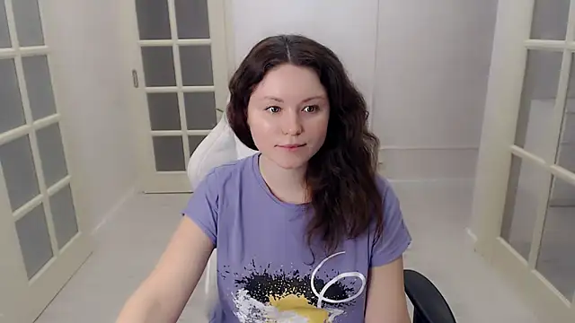 Snapshot of LondonMiley chatting on December 20, 2025, 7:54 pm LondonMiley online show from December 20, 2025, 7:54 pm