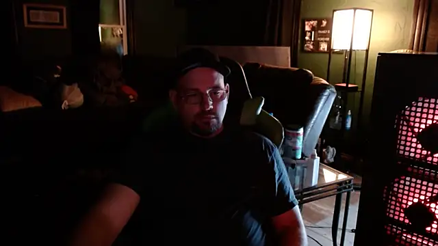 Hunter Largo online show from November 24, 2025, 11:04 pm