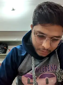 Snapshot of boyzzxzzz chatting on December 19, 2025, 6:48 pm boyzzxzzz online show from December 19, 2025, 6:48 pm