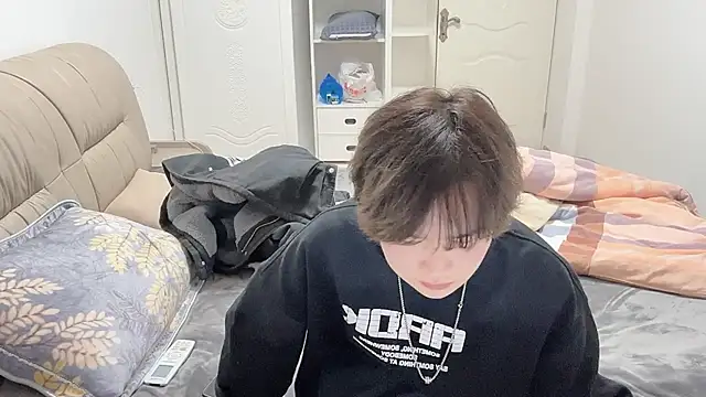 junnan001 online show from December 20, 2025, 3:19 pm