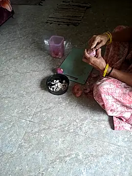 Tamilwifelove online show from December 22, 2025, 5:48 am