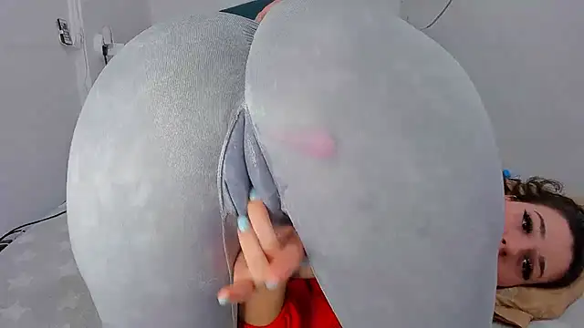 RedAssHottie online show from February 7, 2025, 7:07 am