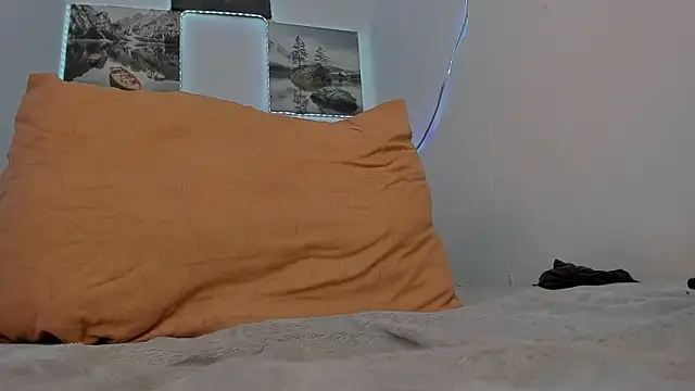 RedAssHottie online show from February 25, 2025, 10:15 am