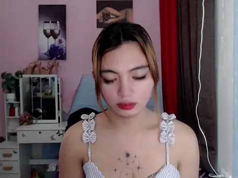 petite21gomez online show from December 21, 2025, 8:54 am