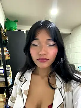 kittylove18  online show from December 22, 2025, 5:21 pm