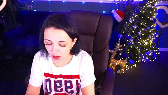 Snapshot of Dafni_Monn chatting on December 31, 2024, 11:31 am Dafni Monn online show from December 31, 2024, 11:31 am