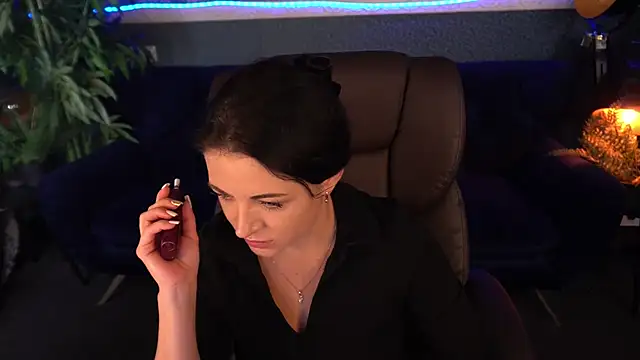Snapshot of Dafni_Monn chatting on October 13, 2025, 5:29 am Dafni Monn online show from October 13, 2025, 5:29 am