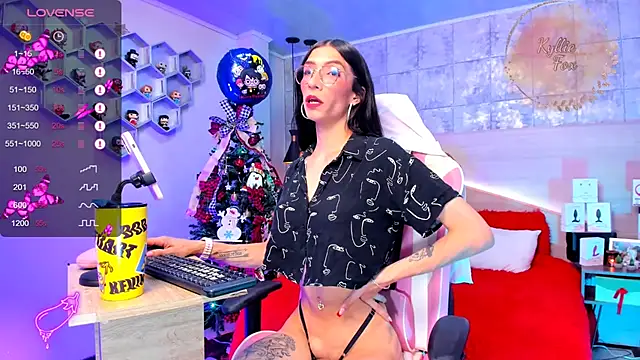 Snapshot of kylliefox_ chatting on December 27, 2024, 1:18 pm kylliefox online show from December 27, 2024, 1:18 pm