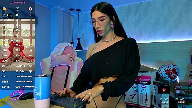 Snapshot of kylliefox_ chatting on November 6, 2025, 1:23 pm kylliefox online show from November 6, 2025, 1:23 pm