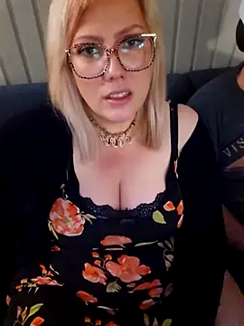 Snapshot of LexySaint chatting on September 10, 2025, 6:19 pm LexySaint online show from September 10, 2025, 6:19 pm