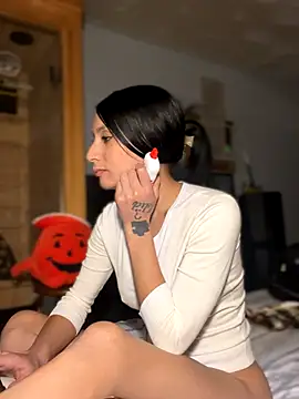 Snapshot of FerrariFrench chatting on October 22, 2025, 6:35 am FerrariFrench online show from October 22, 2025, 6:35 am