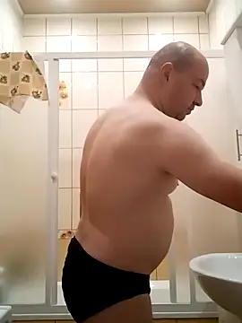 Luceriusbigass online show from November 6, 2025, 3:35 pm