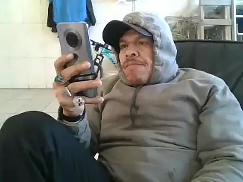 Snapshot of Oskr2024XXX chatting on February 16, 2025, 8:55 pm Oskr2024XXX online show from February 16, 2025, 8:55 pm