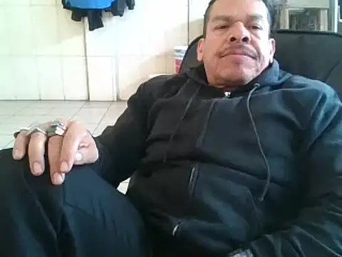 Snapshot of Oskr2024XXX chatting on February 18, 2025, 7:41 pm Oskr2024XXX online show from February 18, 2025, 7:41 pm