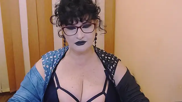 QuuenOfSin online show from November 9, 2025, 8:18 pm