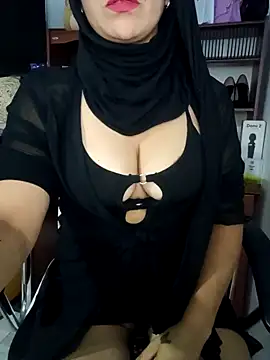 Snapshot of nadia__abaud chatting on January 20, 2025, 12:36 am nadia abaud online show from January 20, 2025, 12:36 am