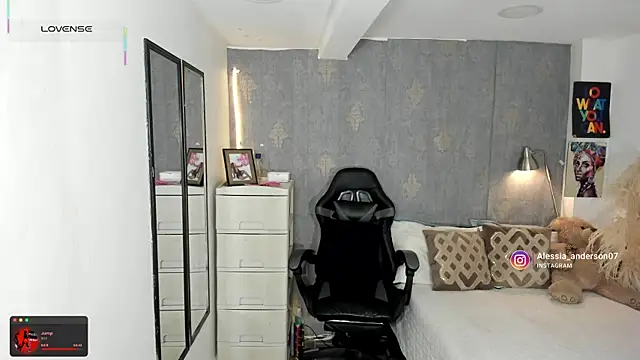 alessia anderson online show from September 19, 2025, 12:45 am