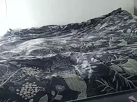 Snapshot of Carlyfr chatting on November 27, 2025, 8:11 pm Carlyfr online show from November 27, 2025, 8:11 pm