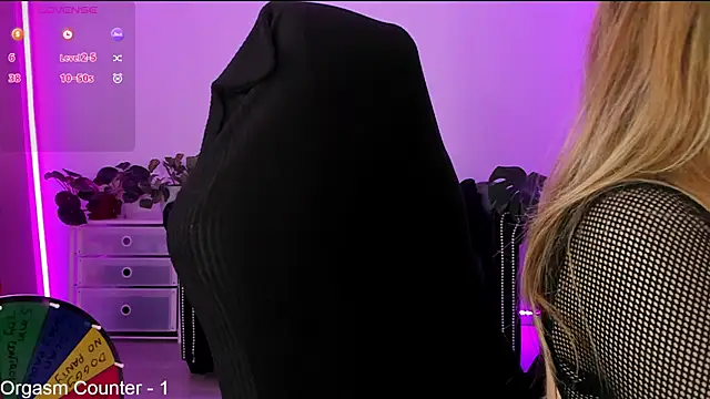 LindaWhite  online show from January 6, 2025, 9:32 pm