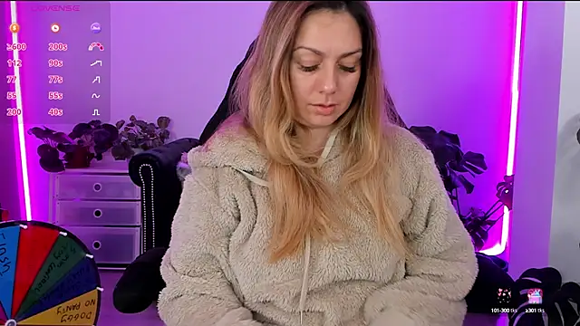 LindaWhite  online show from January 21, 2025, 9:57 pm