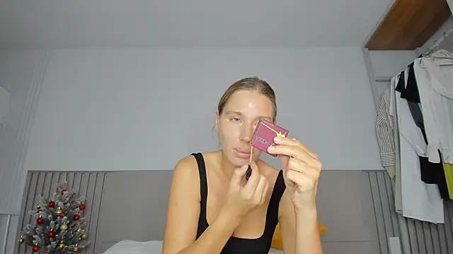 SofiClimbing online show from December 16, 2025, 3:55 am