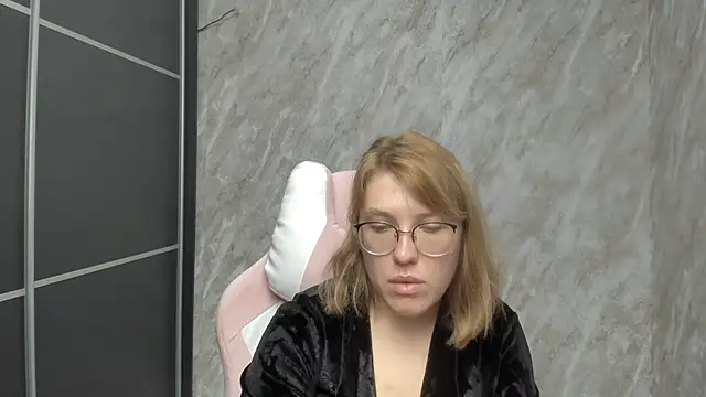 Reginasmilee online show from February 27, 2025, 6:18 am