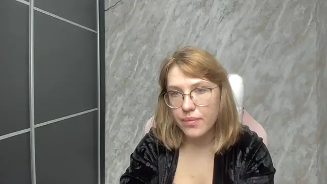 Reginasmilee online show from February 28, 2025, 2:53 am