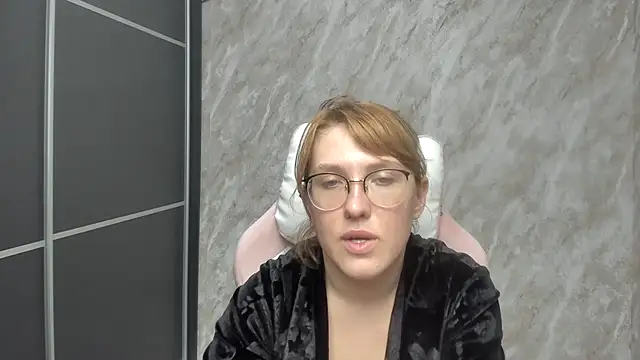 Reginasmilee online show from February 28, 2025, 12:31 pm