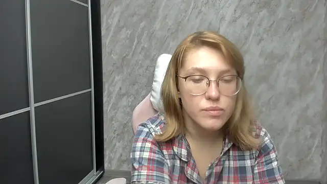 Reginasmilee online show from March 2, 2025, 10:45 am