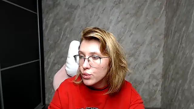 Reginasmilee online show from March 5, 2025, 1:39 pm