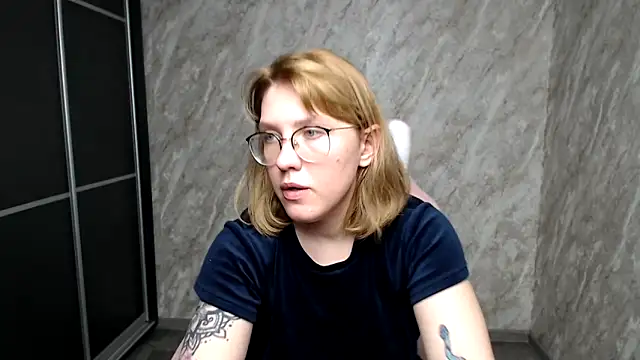 Reginasmilee online show from March 6, 2025, 5:57 am