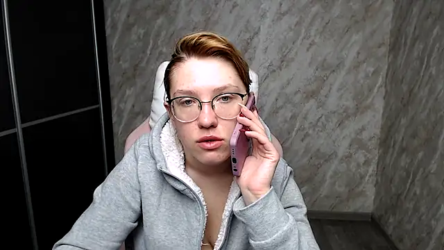 Reginasmilee online show from March 11, 2025, 4:43 am