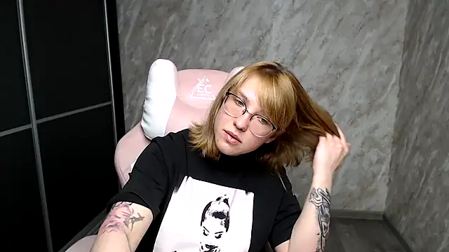 Reginasmilee online show from March 15, 2025, 7:53 am