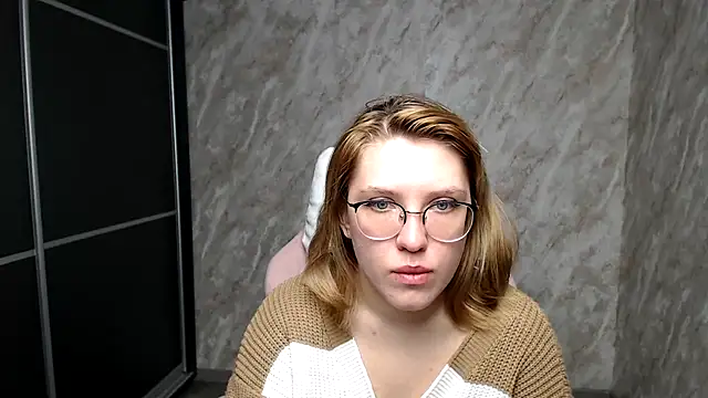 Reginasmilee online show from March 18, 2025, 3:42 am