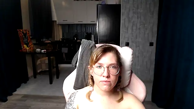 Reginasmilee online show from September 10, 2025, 12:21 am