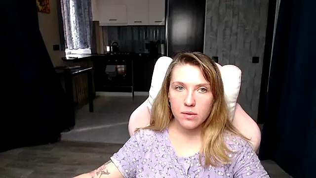 Reginasmilee online show from September 23, 2025, 12:08 pm